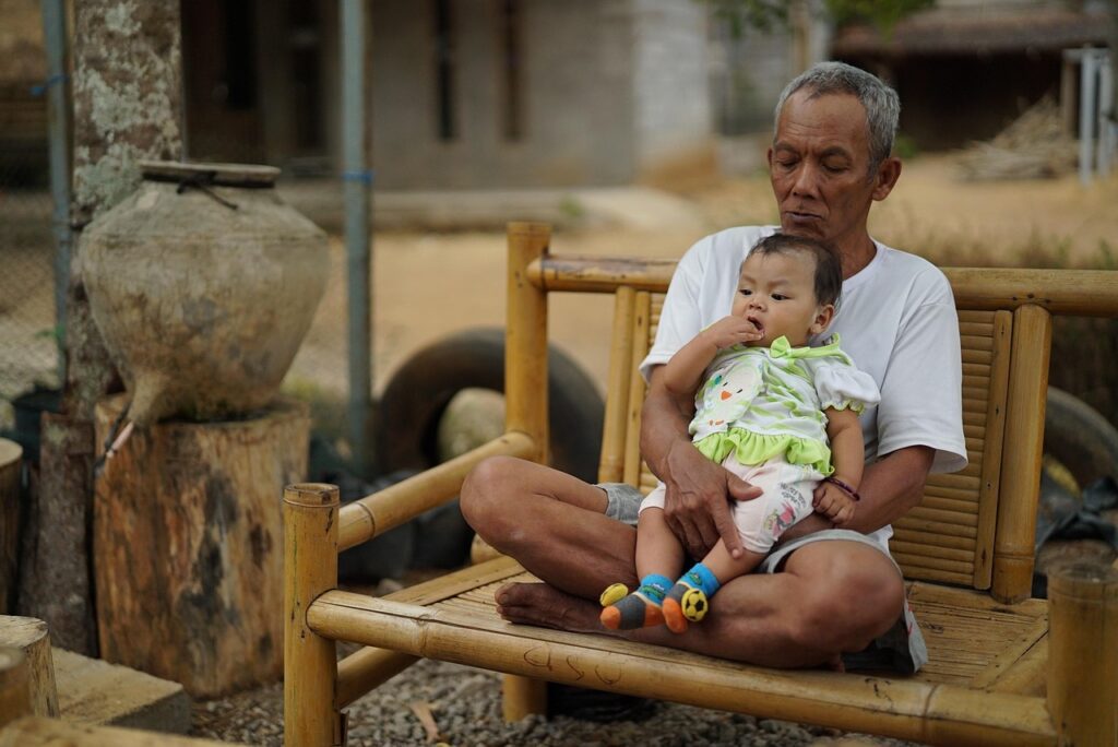 grand père avec son petit-fils
